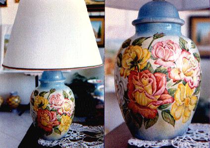 Ceramiche d-Arte di Albisola - Lampada in maiolica decorata con vari motivi floreali. Più paralume fatto a mano di cm. 45 x 30 x 20